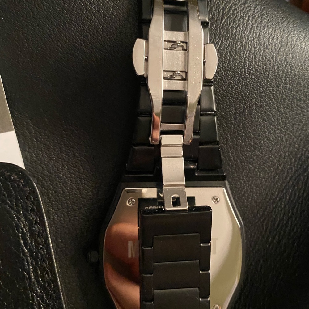 Watch - Picture 3 of 4